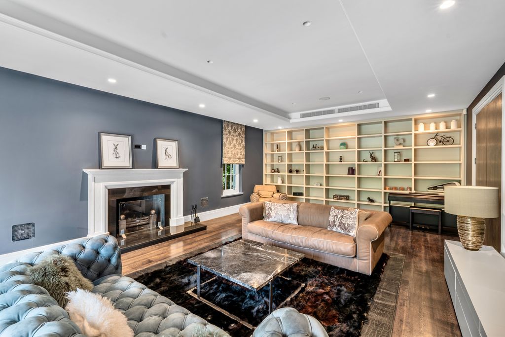Additional image 6 of 6 bed property to rentSt. Georges Hill, Weybridge, Surrey KT13