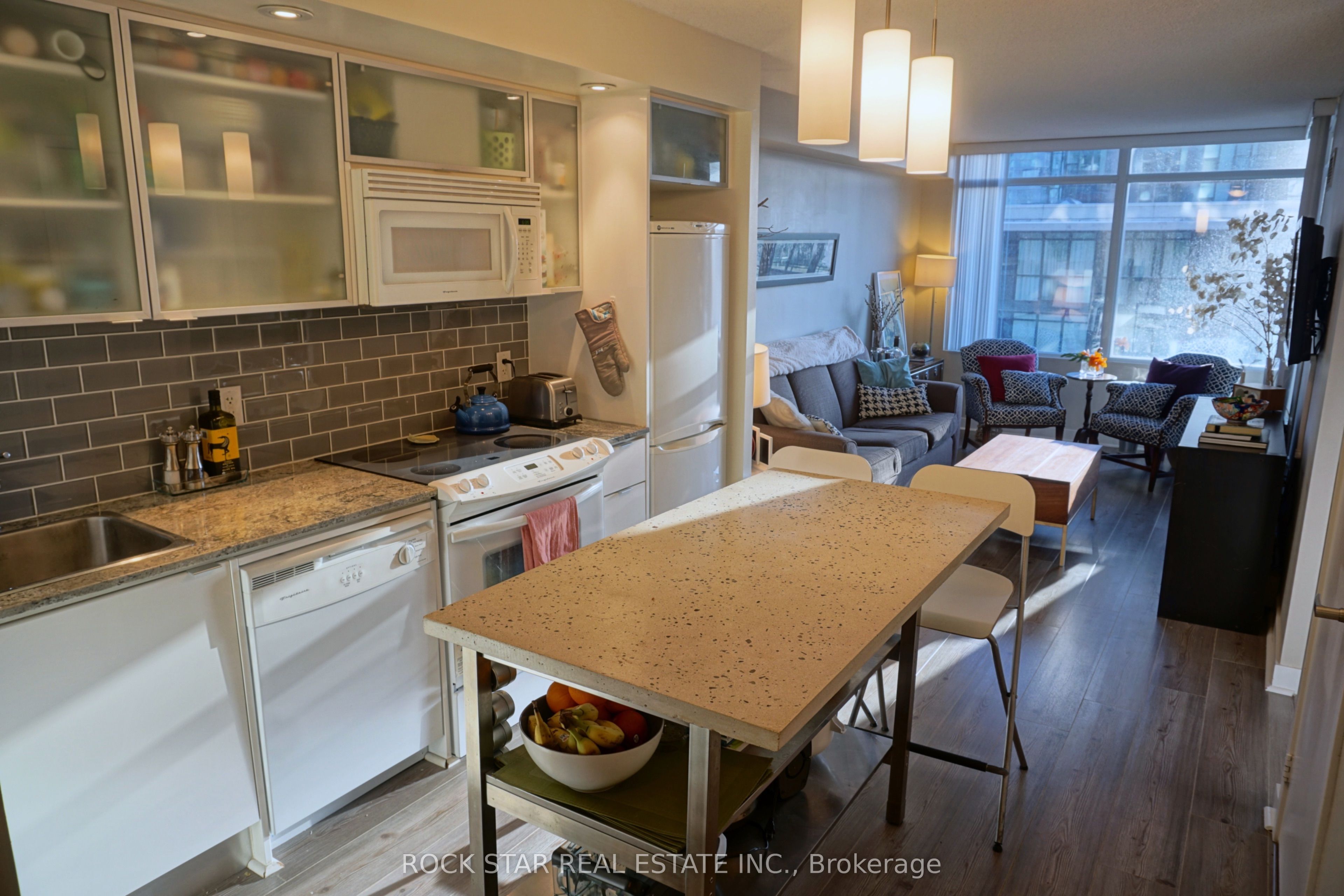 Additional image 3 of 911-25 Telegram Mews, Toronto, ON, M5V 3Z1
