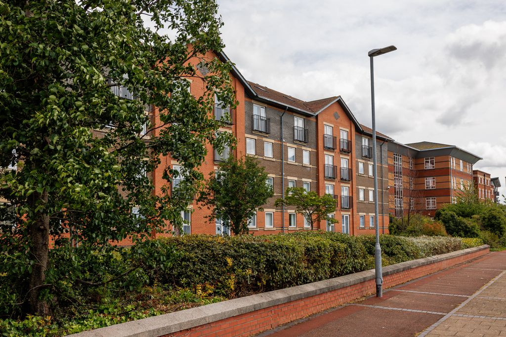 3 bed flat to rentSorbonne Close, Thornaby TS17