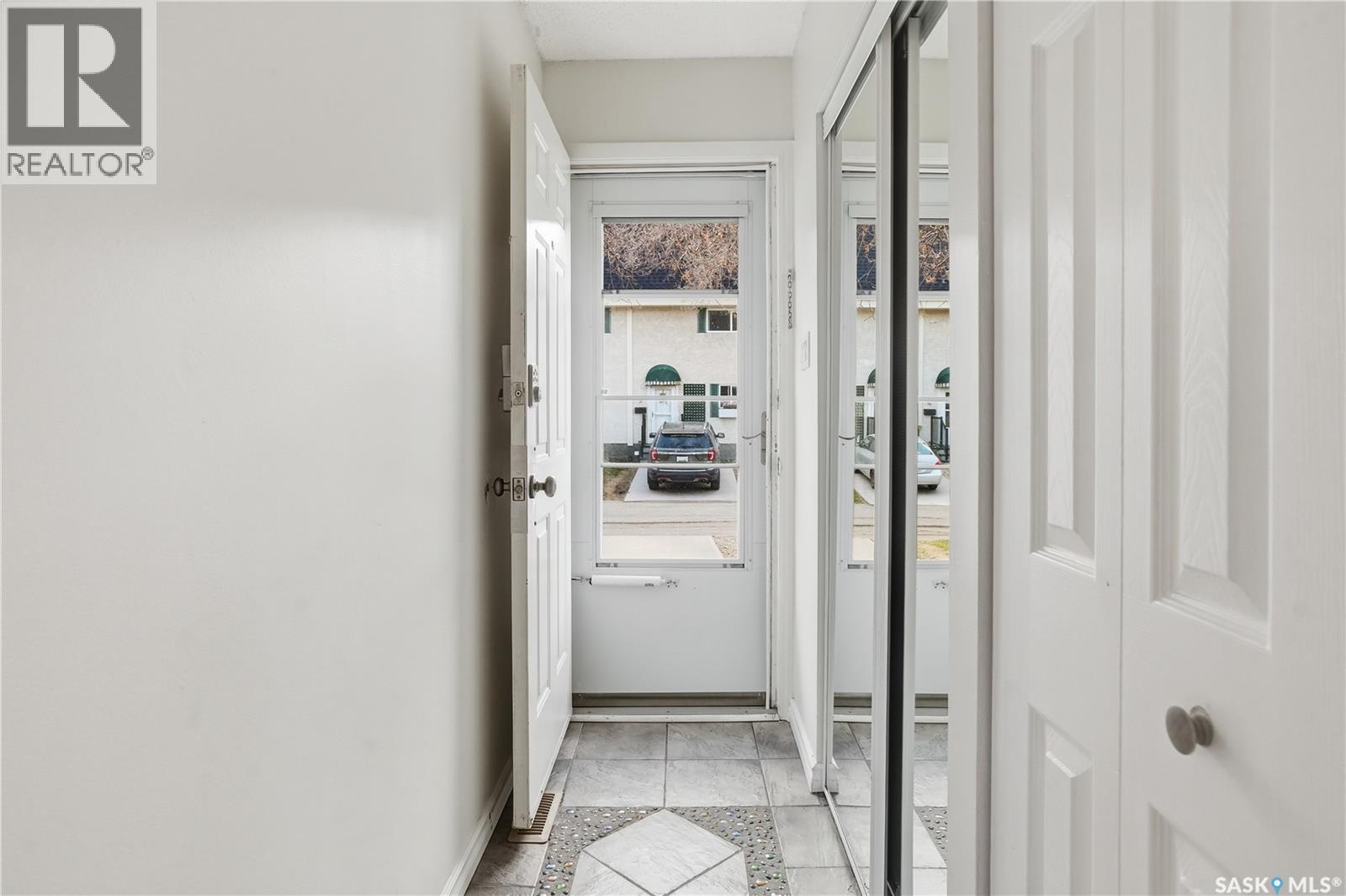 15 Killarney Way, Regina, SK, S4S6V8 photo 3