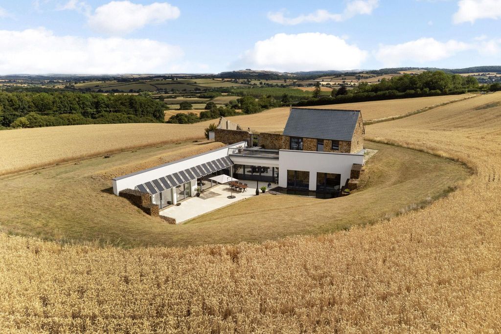 6 bed detached house for saleBarton-On-The-Heath, Moreton-In-Marsh, Gloucestershire / Warwickshire Border GL56