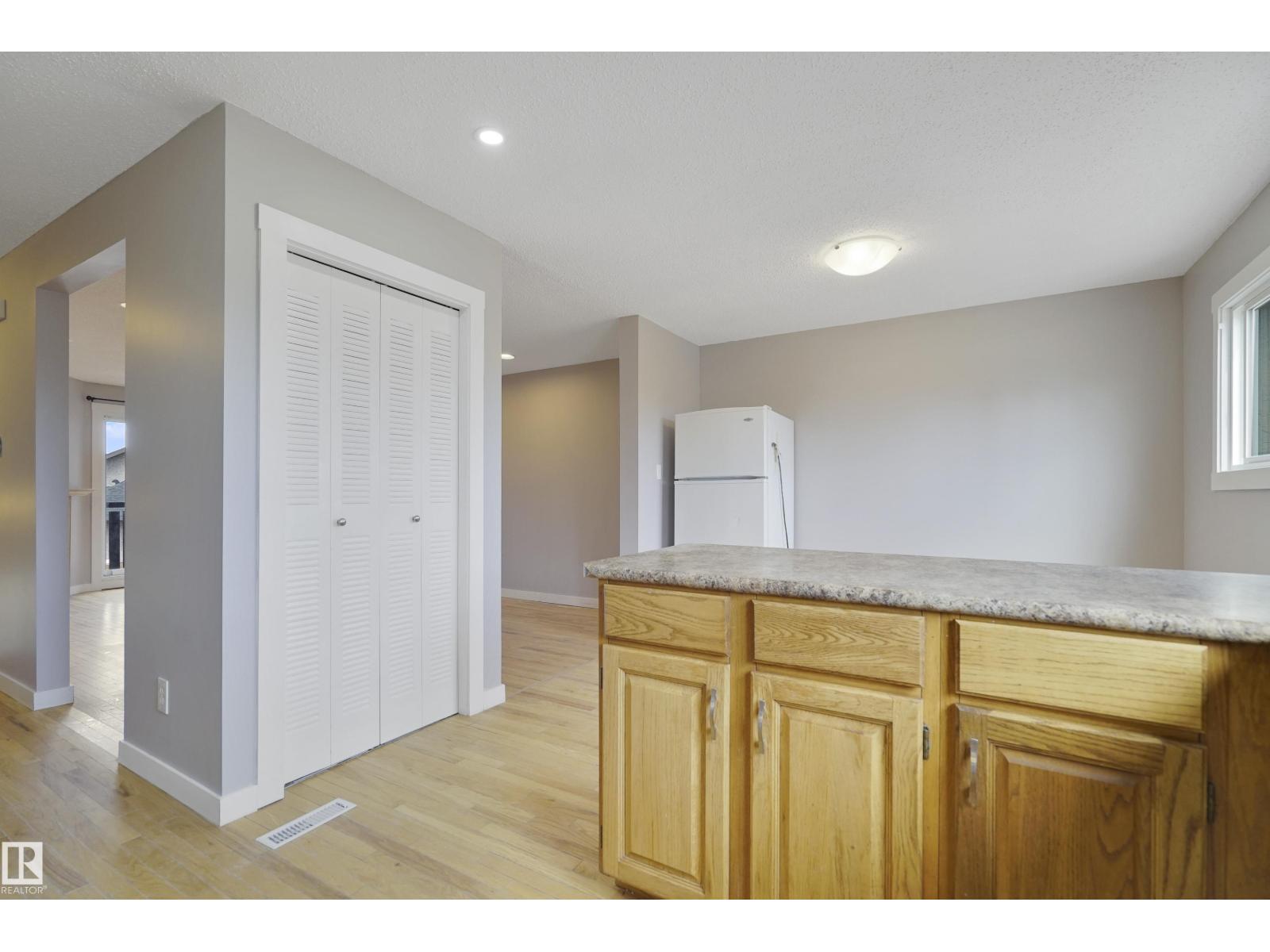 Additional image 5 of 10612 158 Avenue NW, Edmonton, AB, T5X4H5