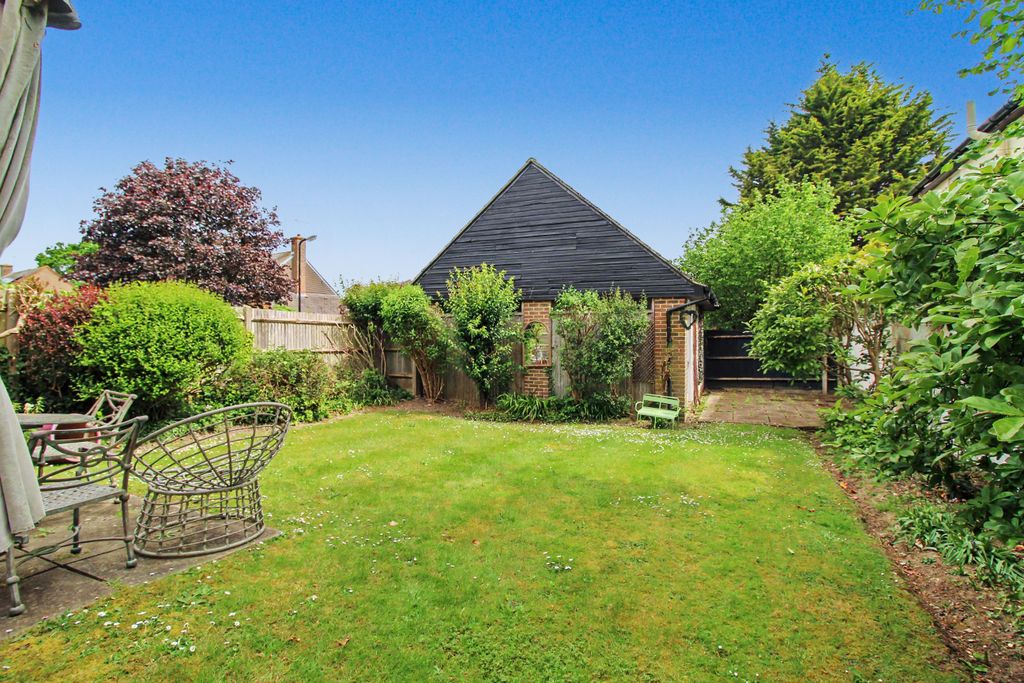 Additional image 11 of 3 bed detached house to rentBrisson Close, West End, Esher KT10