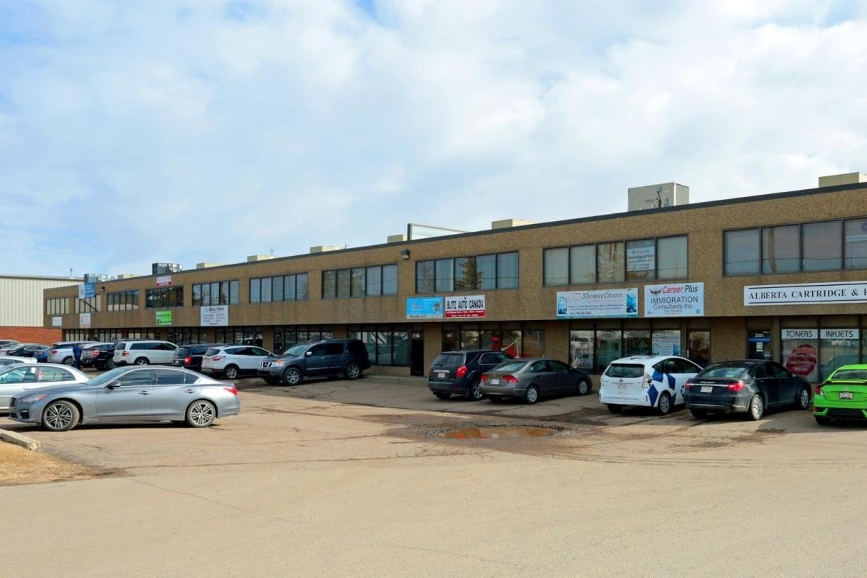 Additional image 2 of 3219A,-3203 97 Street, Edmonton, AB, T6N1B7
