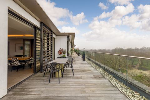 135 Bayswater Road, London, London W2