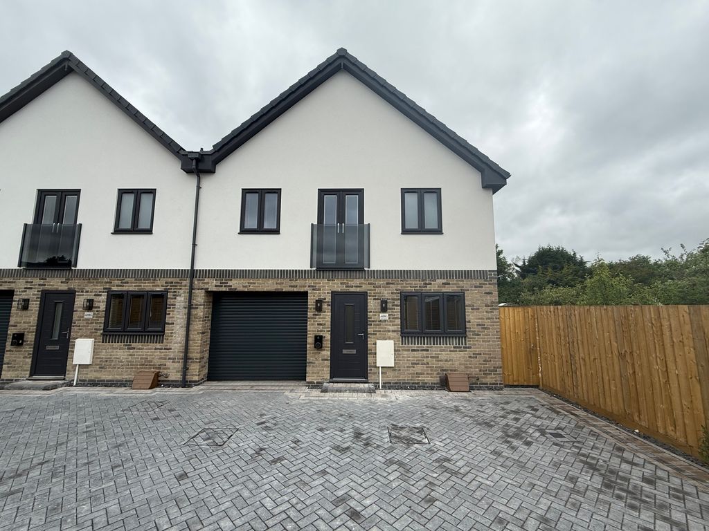 3 bed end terrace house to rentCricklade Road, Swindon SN2