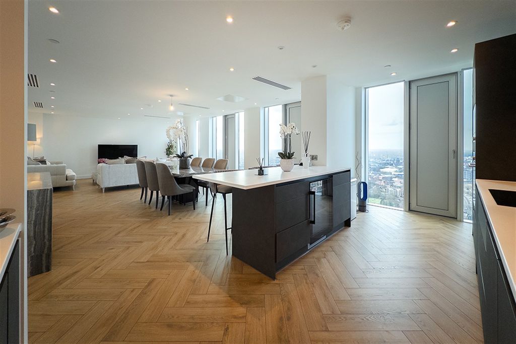 3 bed flat to rentElizabeth Tower M15 photo 2
