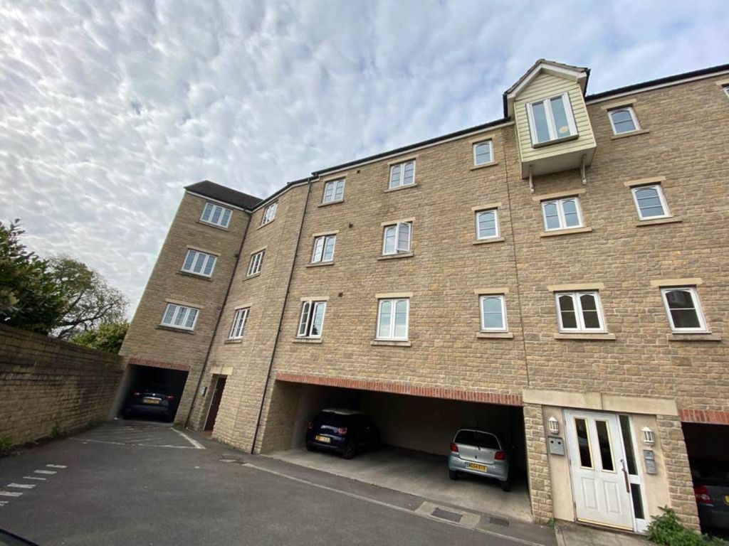 2 bed flat to rentEllworthy Court, Frome, Somerset BA11