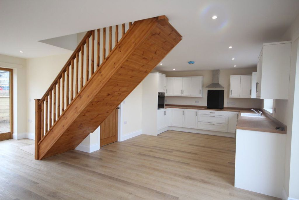 3 bed barn conversion to rentTitley, Kington HR5 photo 2