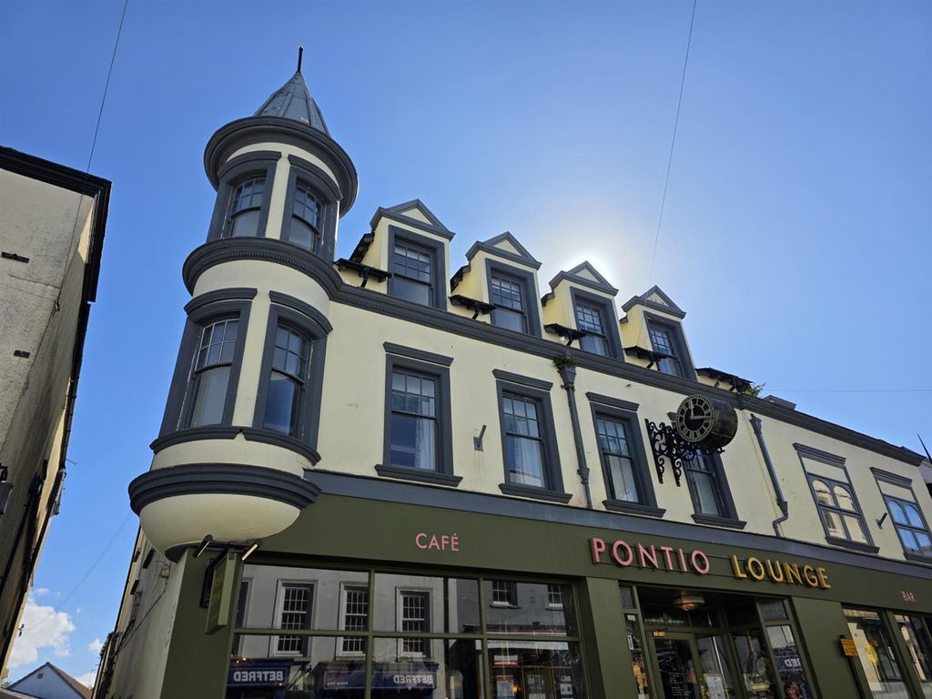 2 bed property to rentOxford Street, High Street, Chepstow NP16