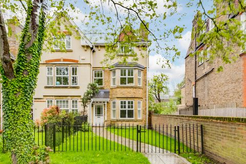 Kings Road, Richmond, London TW10