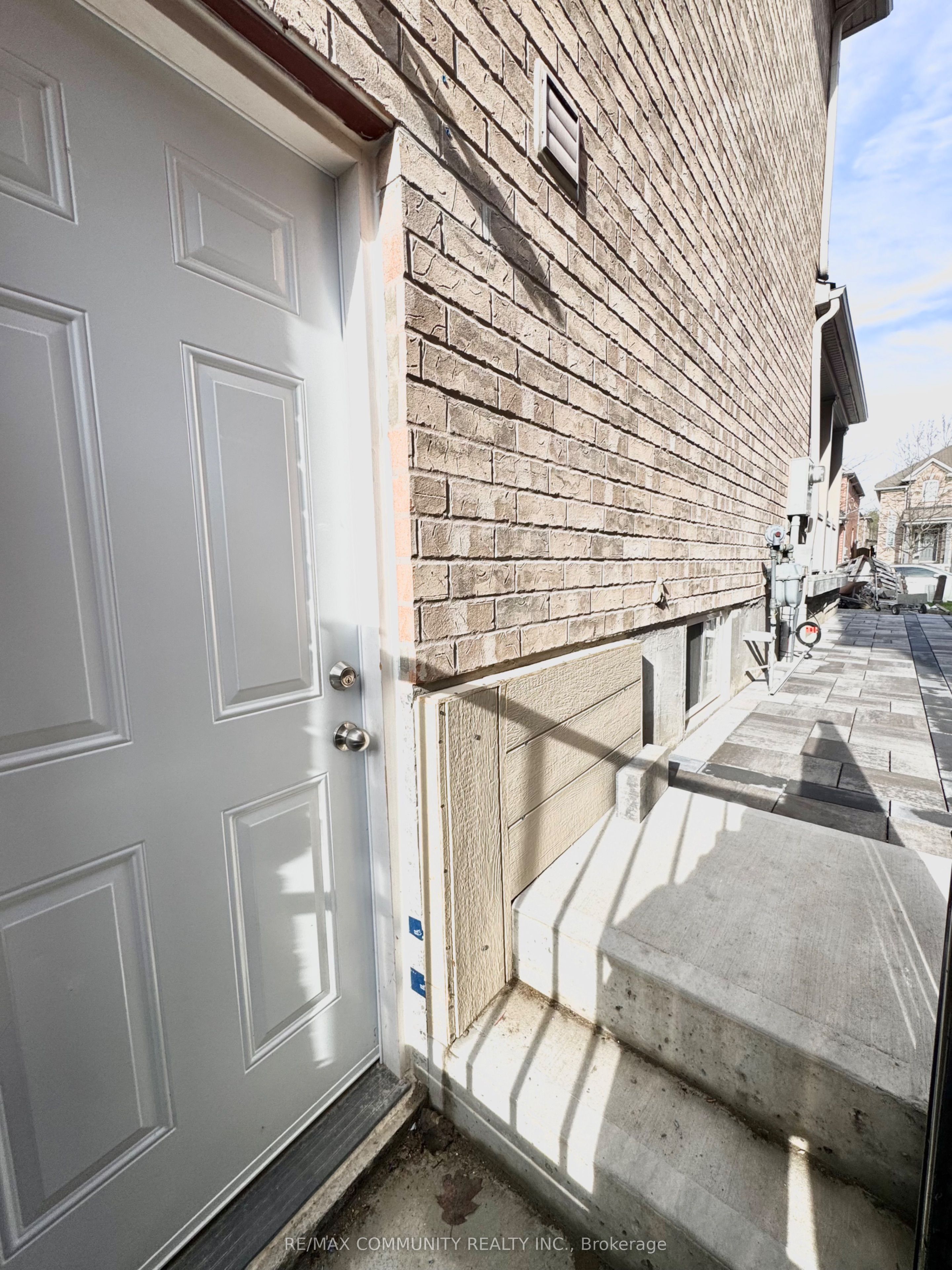 Additional image 6 of 4 Campview Street, Whitby, ON, L1R 0K5