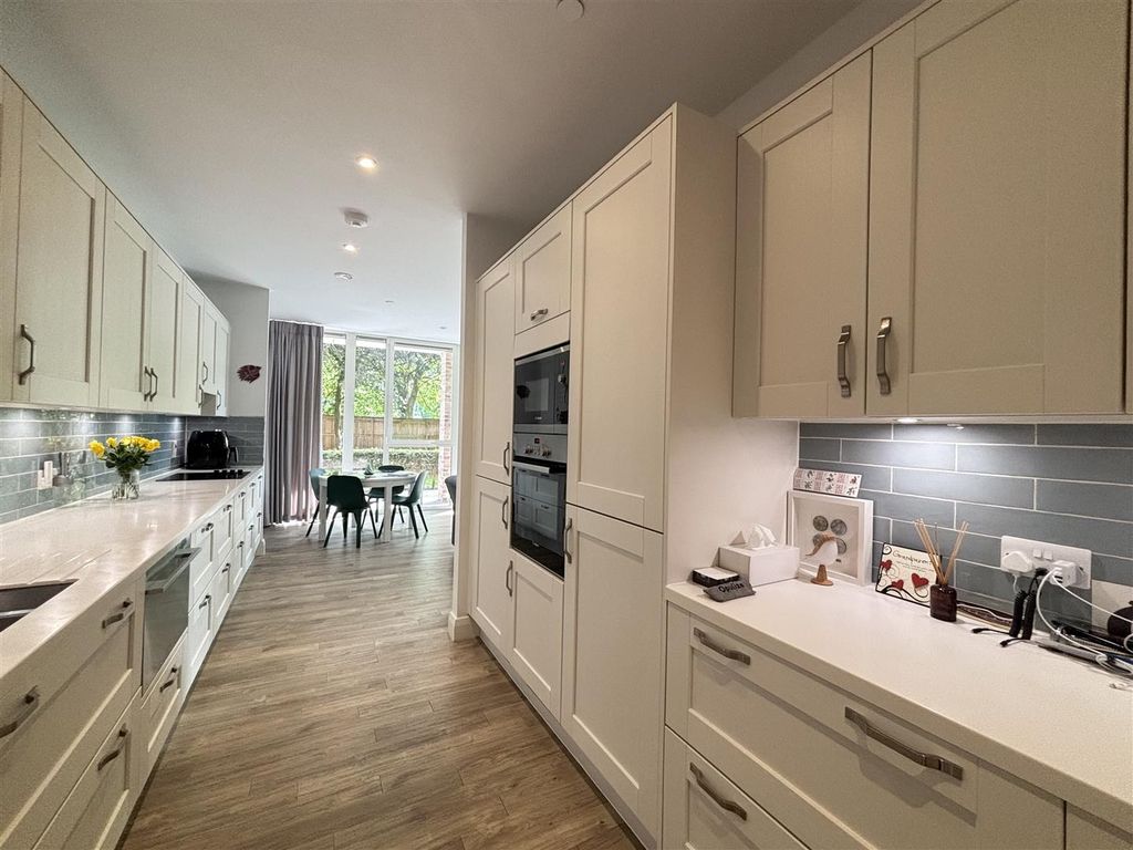 Additional image 16 of 2 bed flat for saleAlderley Road, Wilmslow SK9