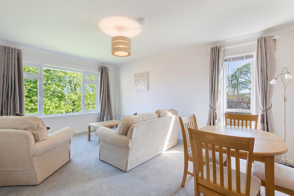 2 bed flat to rentDarroch Park, Cults AB15 photo 2