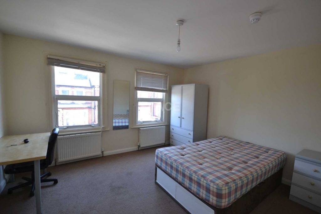 Additional image 9 of 6 bed terraced house to rentBishops Road, Reading, Berkshire RG6