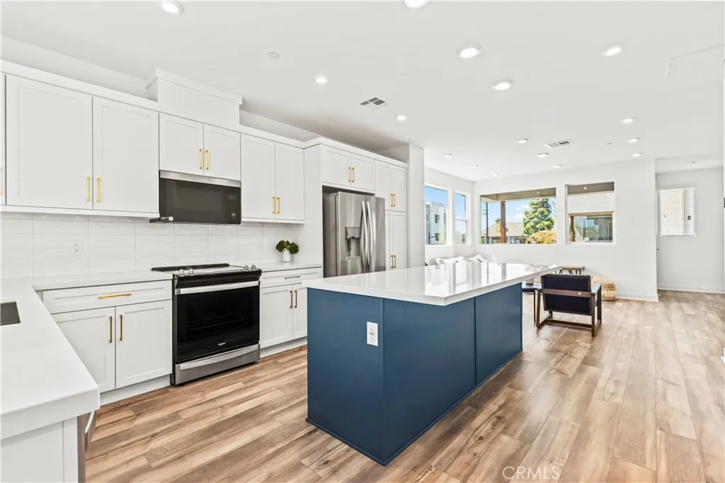 Additional image 12 of 609 S Lyon Street, Santa Ana, CA 92705