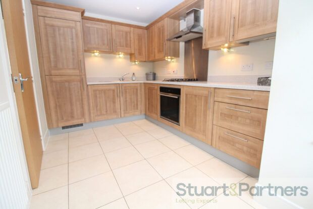 4 bed terraced house to rentBarncroft Drive, Lindfield RH16