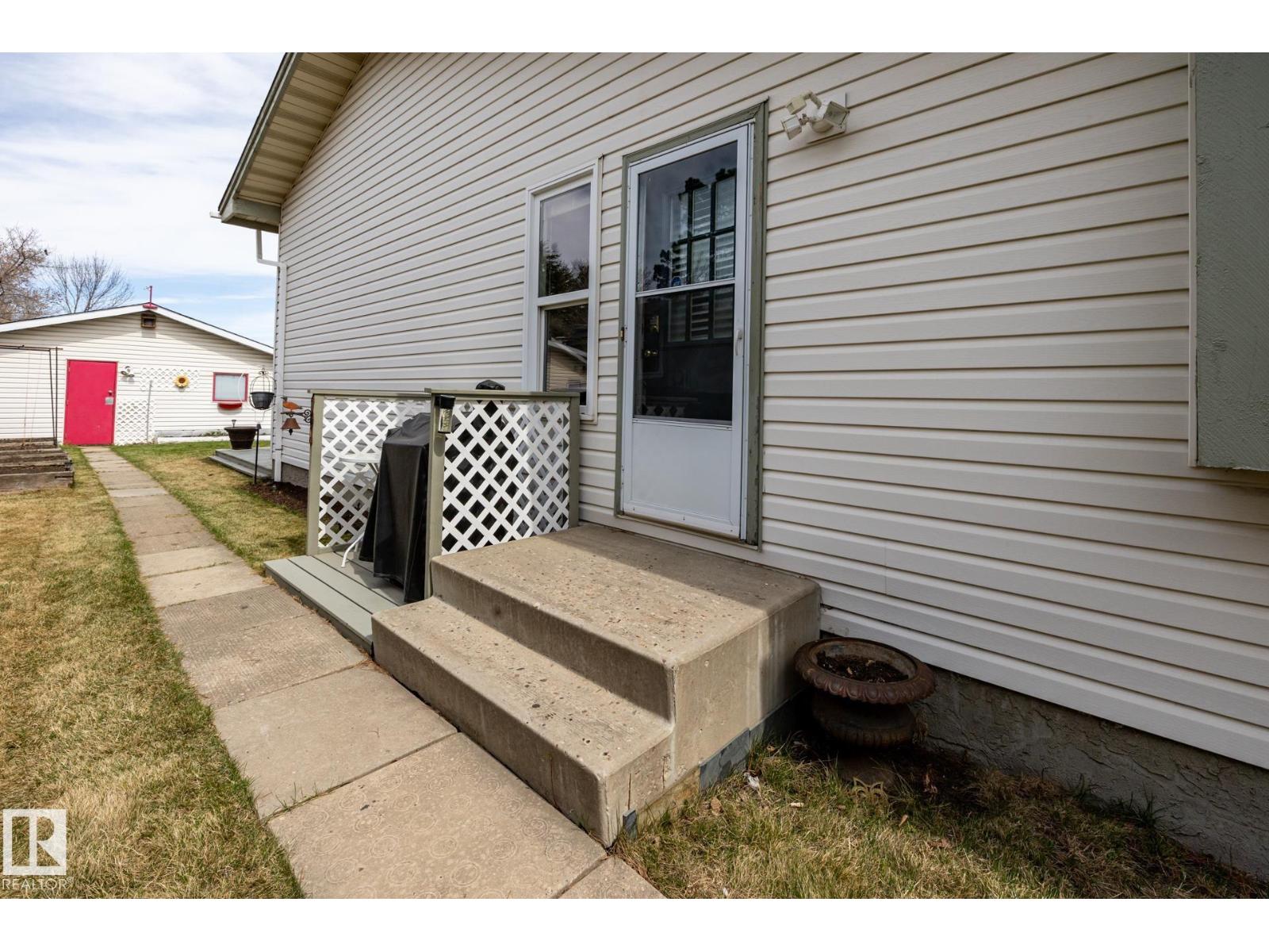 Additional image 6 of 3608 16a Avenue NW, Edmonton, AB, T6L2N4