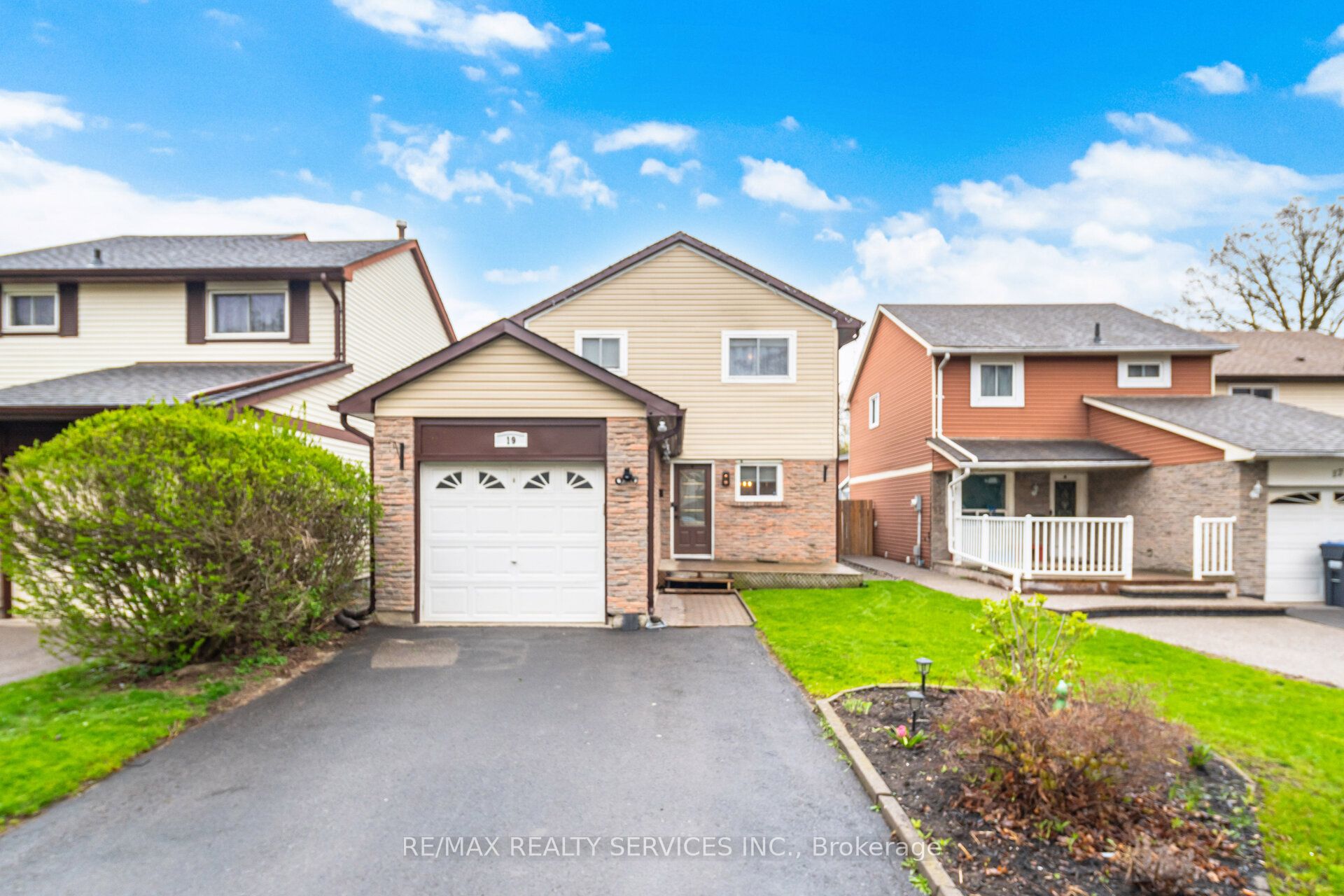 19 Dalzell Avenue, Brampton, ON, L6Z 1H1