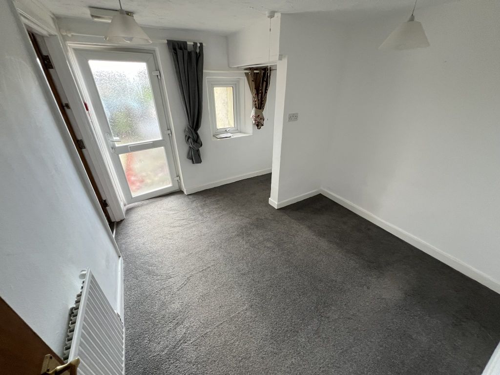Additional image 4 of 2 bed flat to rentSpring Gardens, Carmarthen, Carmarthenshire SA31