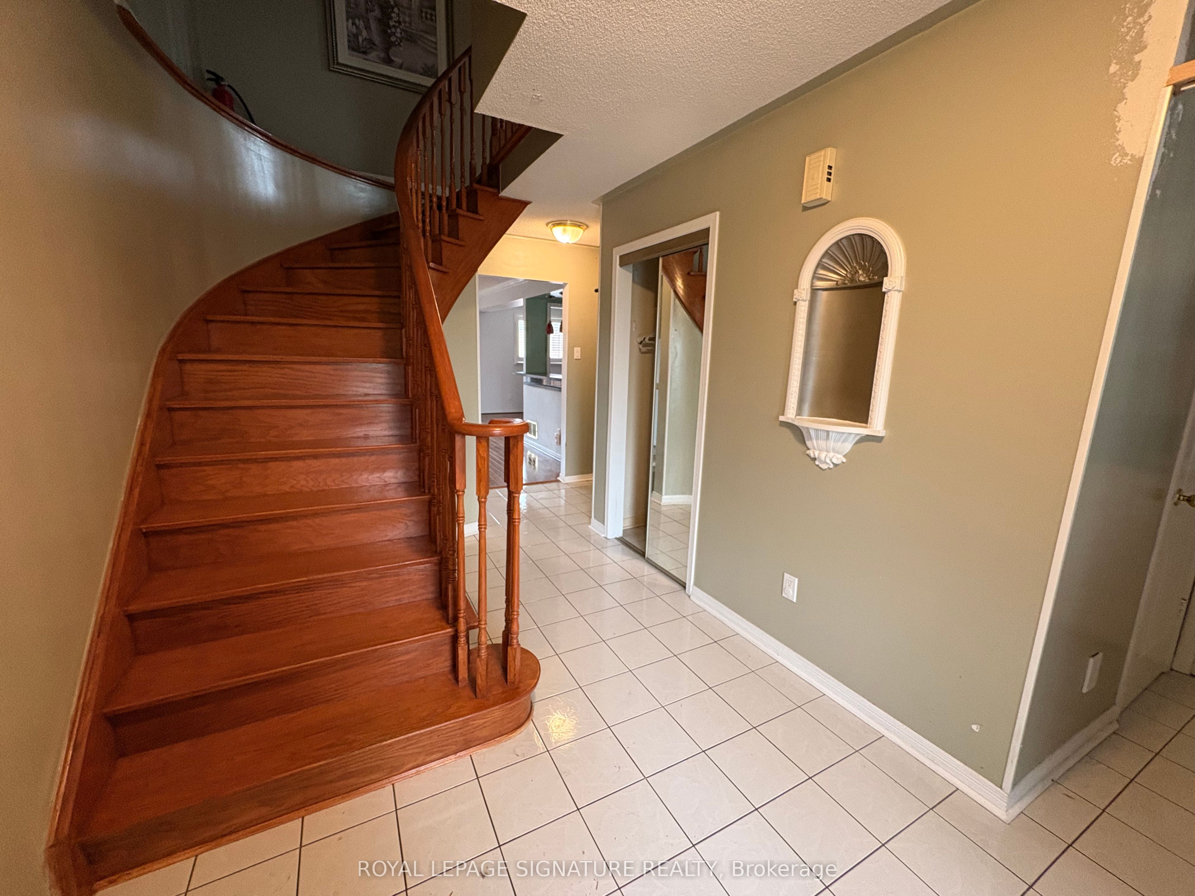 Additional image 5 of Main-6037 Duford Drive, Mississauga, ON, L5V 1A8