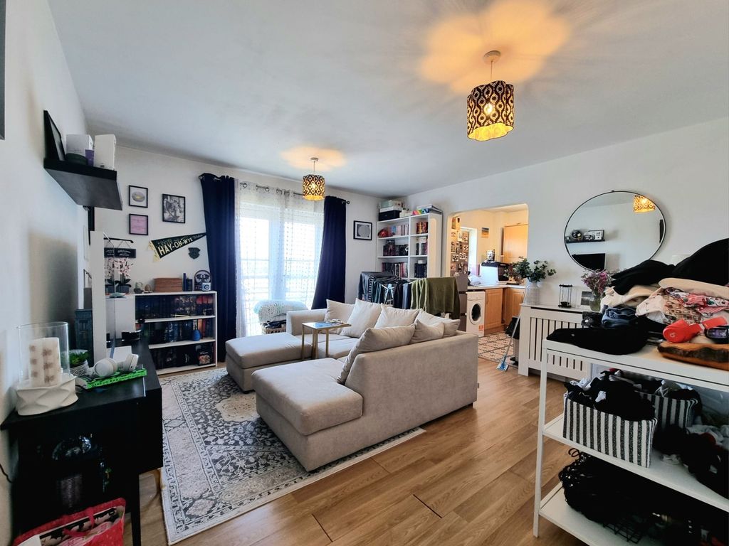 Additional image 2 of 2 bed flat for saleMaes Dewi Pritchard, Brackla CF31