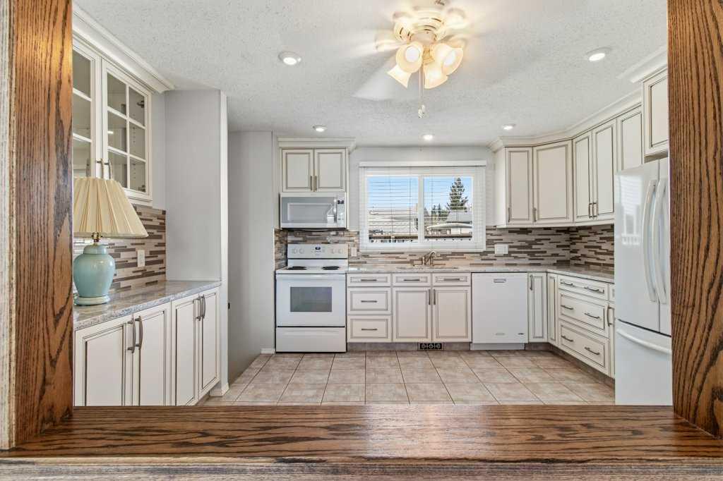 Additional image 2 of 40 Neal Close, Red Deer, AB, T4P 1N4