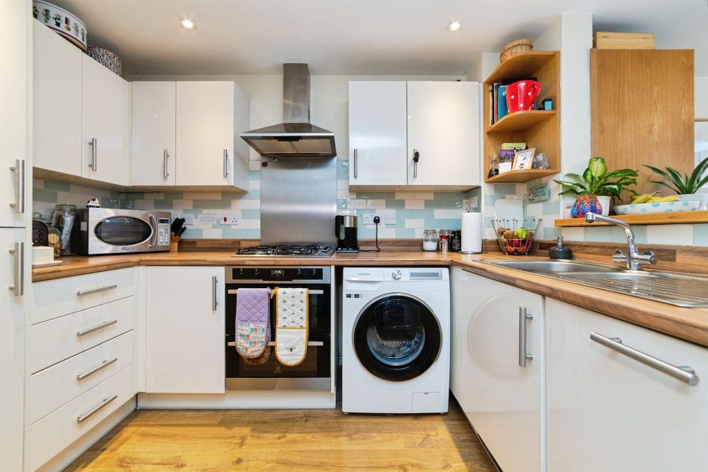 Additional image 8 of 3 bed end terrace house for saleStoney Fields, Watton At Stone, Hertford SG14