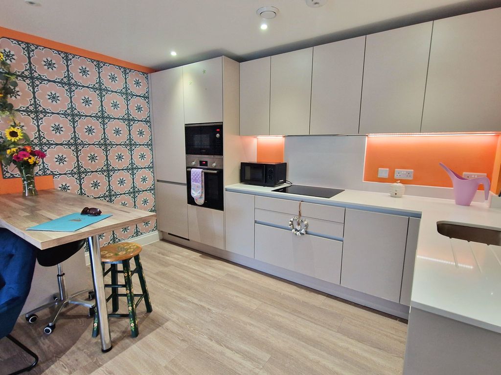 Additional image 7 of 2 bed flat for saleThe Rest, Rest Bay, Porthcawl CF36