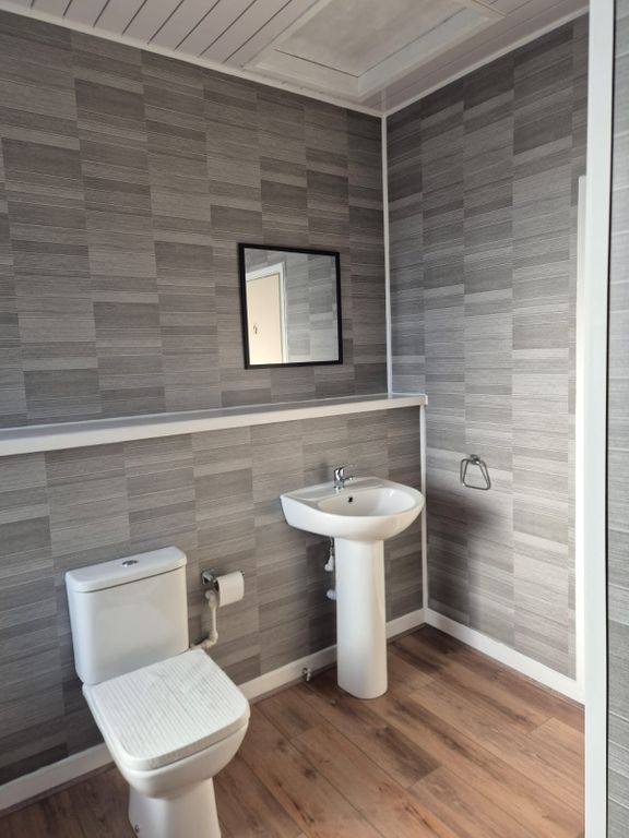 1 bed flat to rentAmmanford SA18 photo 2