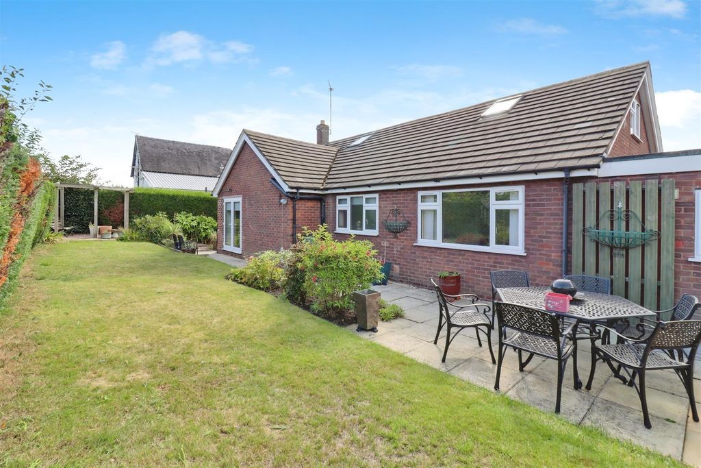 4 bed detached bungalow for saleThe Dingle, Haslington CW1 photo 3