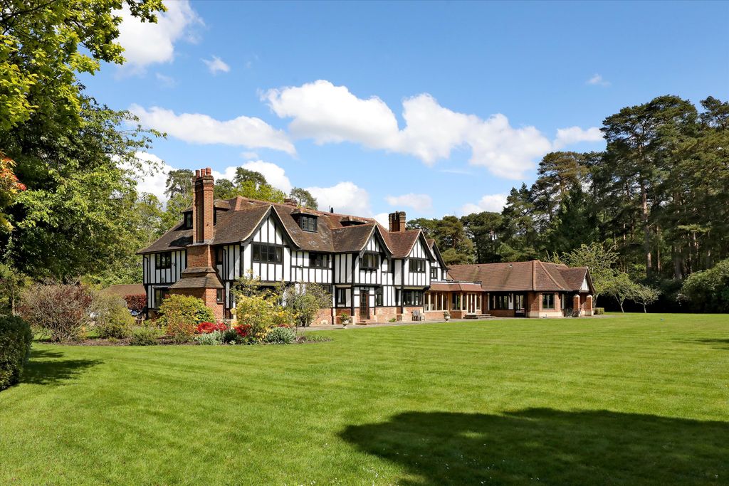 6 bed detached house for saleFulmer, Buckinghamshire SL3