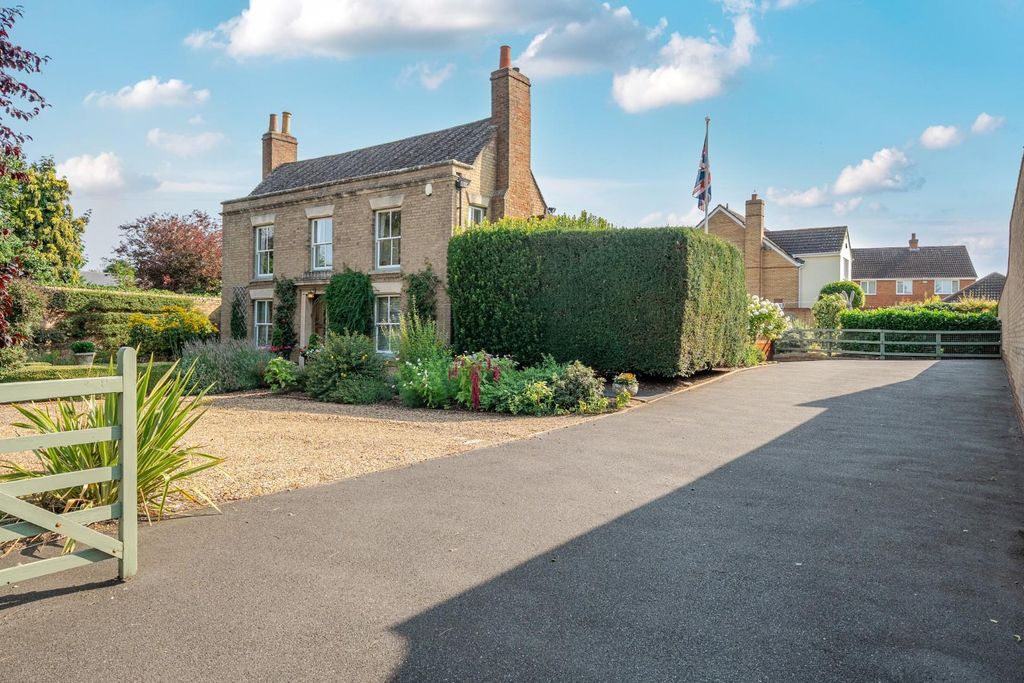 4 bed property for saleLondon Road, Sandy SG19