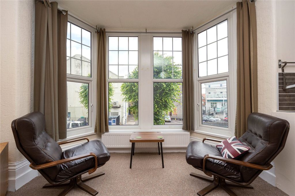 Additional image 2 of 1 bed flat to rentHickman Road, Penarth, Penarth CF64