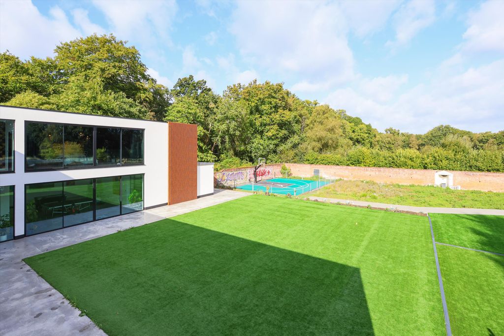 Additional image 25 of 5 bed detached house to rentLondon Road, Windlesham, Surrey GU20