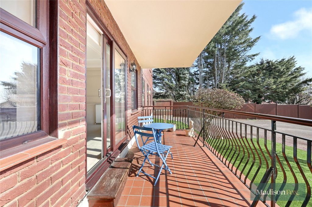 Additional image 8 of 3 bed flat for saleManor Road, Chigwell, Essex IG7