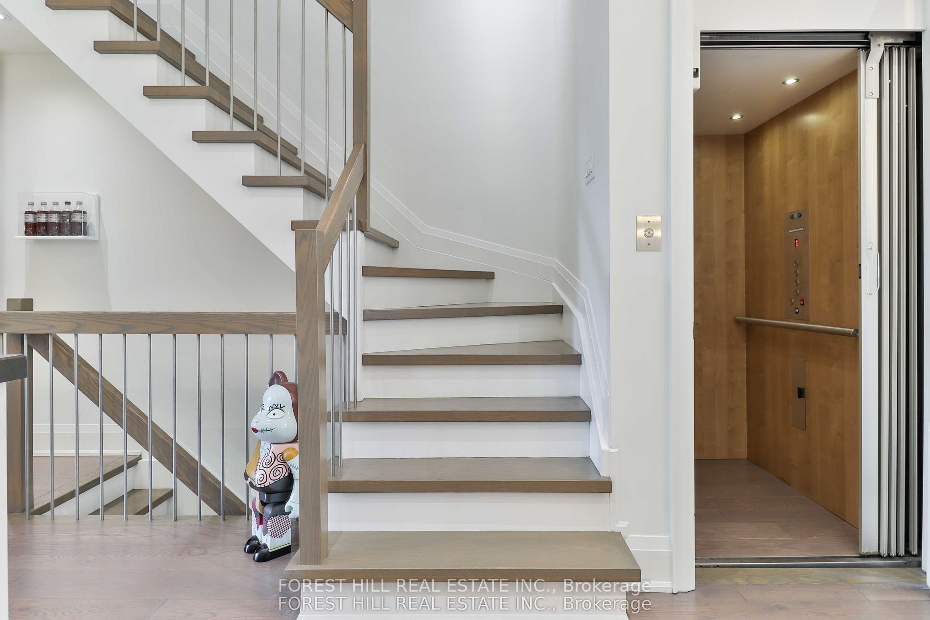 Additional image 6 of 51B Burnaby Boulevard, Toronto, ON, M5N 1G3