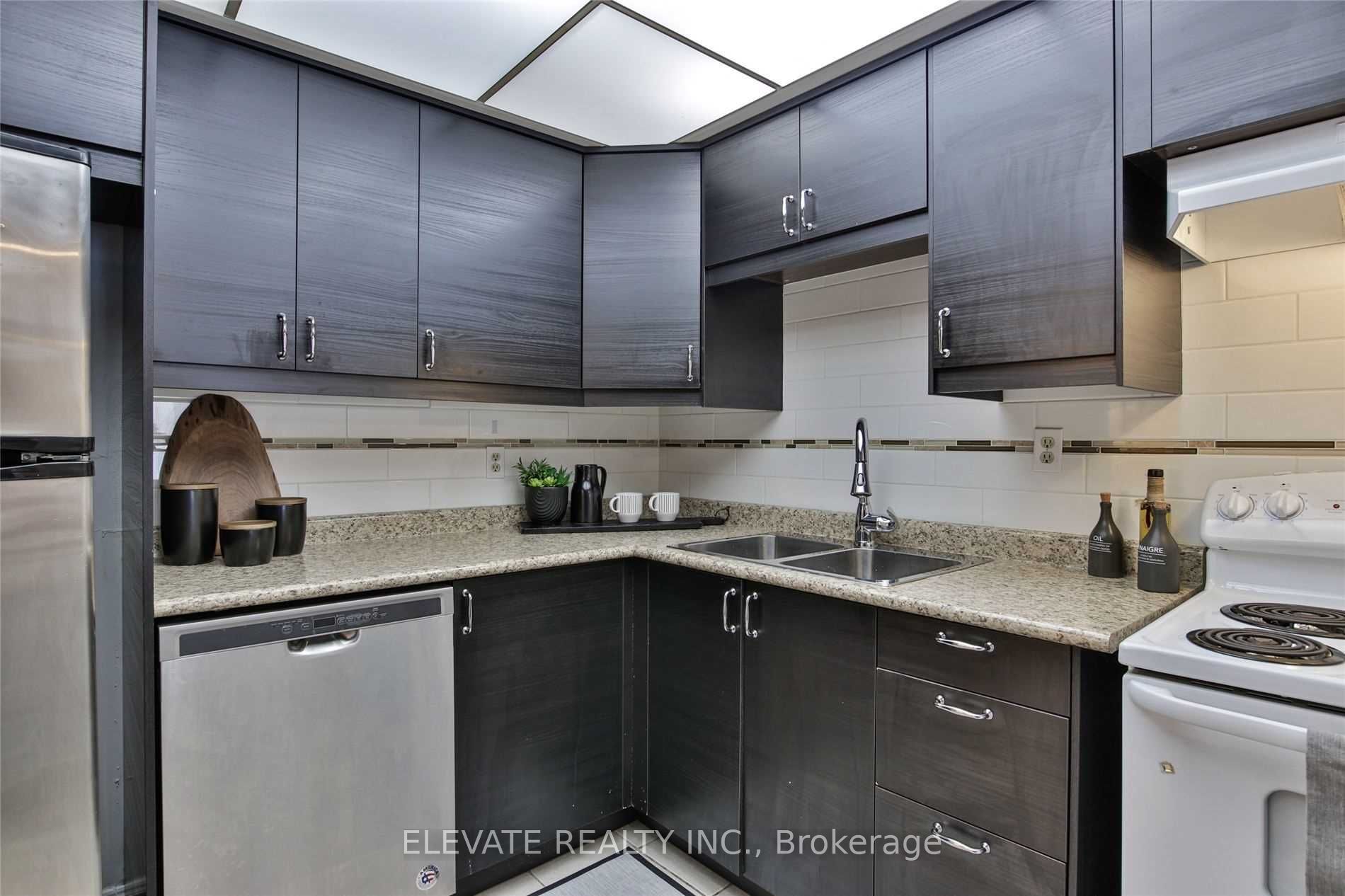 Additional image 4 of 2131 Dufferin Street, Toronto, ON, M6E 3R3