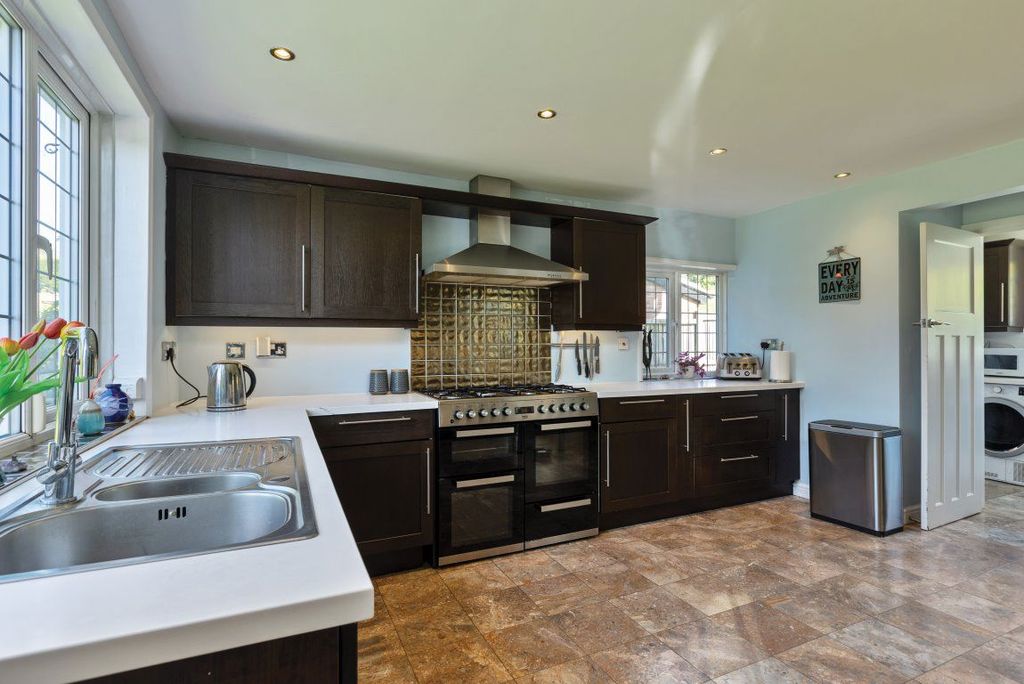 Additional image 3 of 5 bed detached house to rentMaplescombe Lane, Farningham DA4