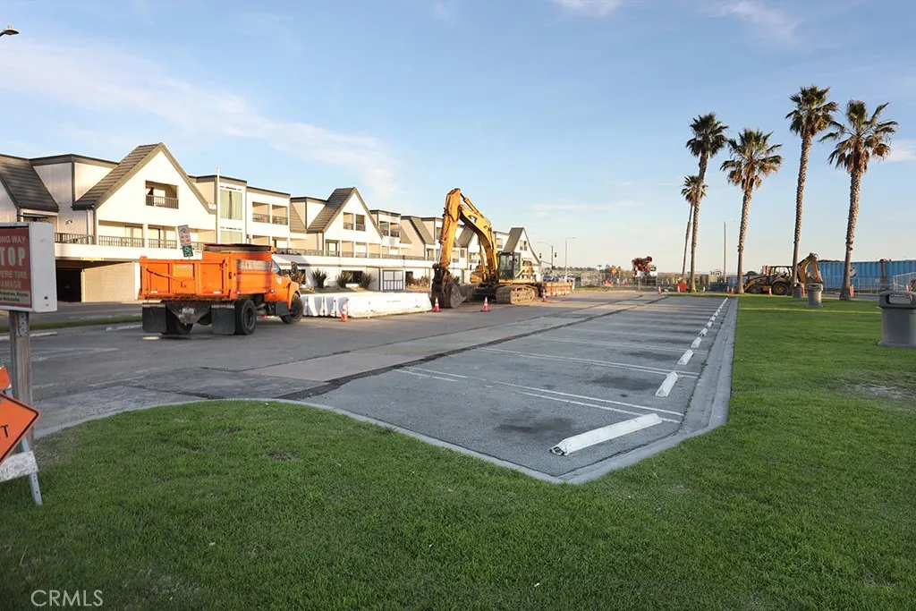 17185 Pacific Coast Hwy, Huntington Beach, CA 92649