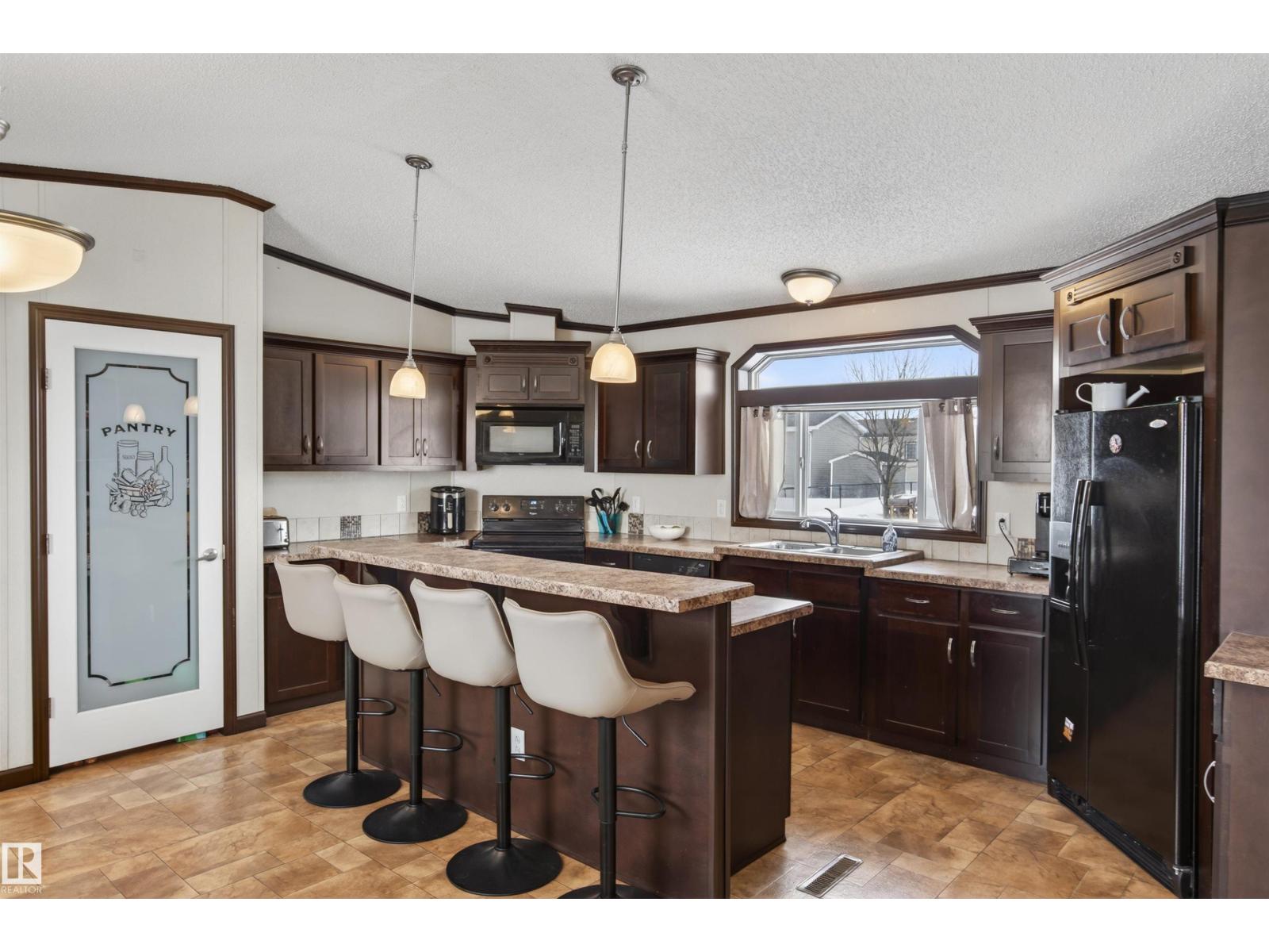 Additional image 2 of 5914 Kinosoo Crescent, Cold Lake, AB, T9M0C6