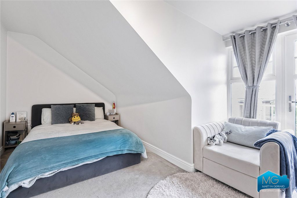 Additional image 21 of 4 bed semi-detached house to rentBunns Lane, Mill Hill, London NW7