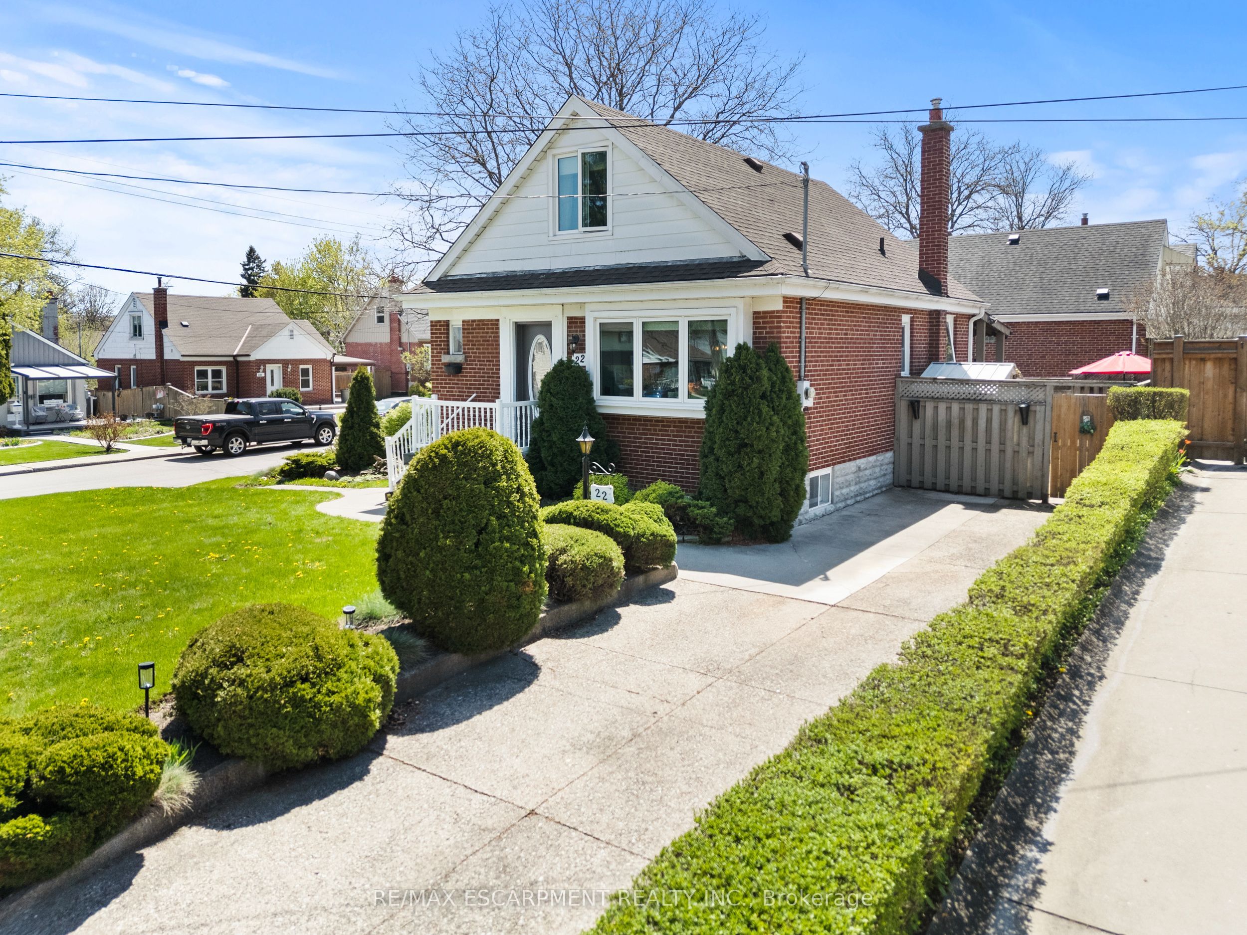 22 Dundonald Avenue, Hamilton, ON, L8K 4Z9