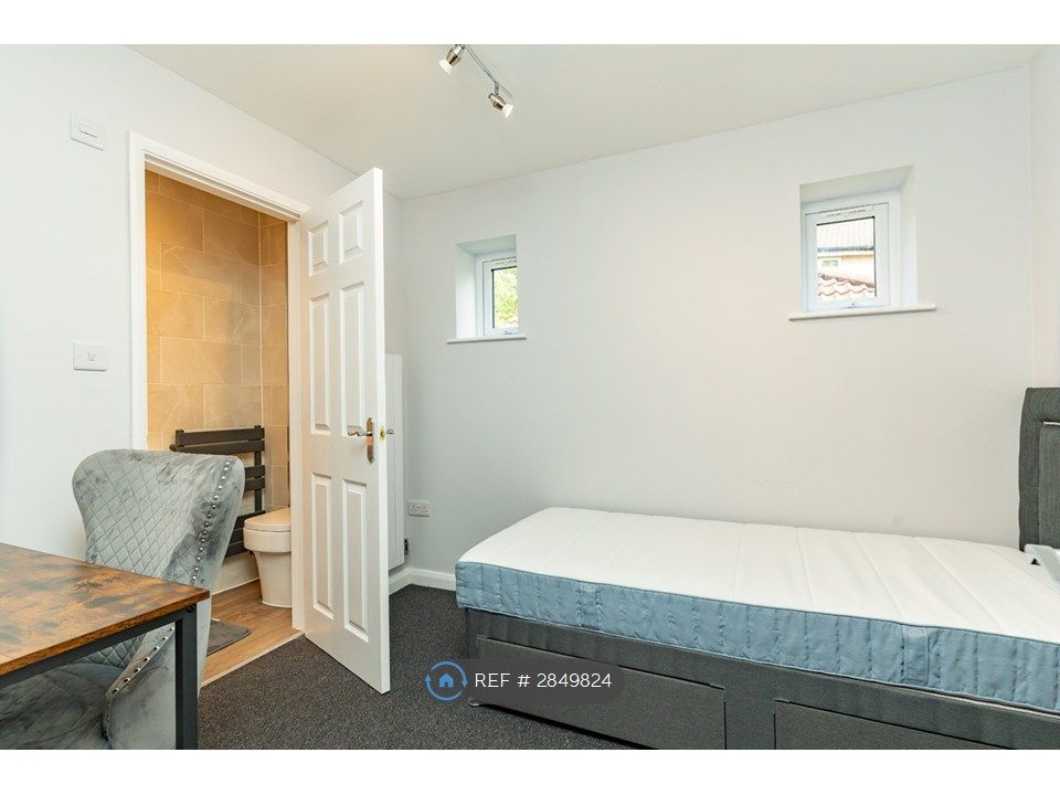 Additional image 12 of 6 bed detached house to rentHuckley Way, Bradley Stoke, Bristol BS32