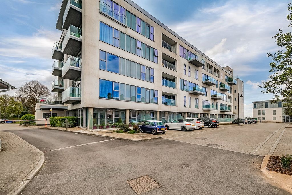 Additional image 18 of 3 bed penthouse for saleLeeward House, Discovery Road, Plymouth PL1