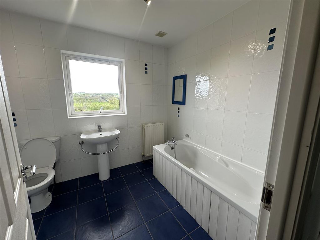 Additional image 16 of 4 bed detached house to rentLogan Gardens, Ballyclare BT39