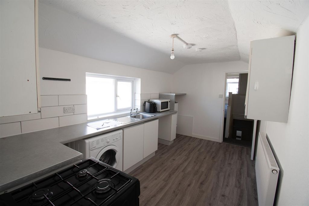 Additional image 3 of 2 bed flat to rentNewland Street, Barry CF62