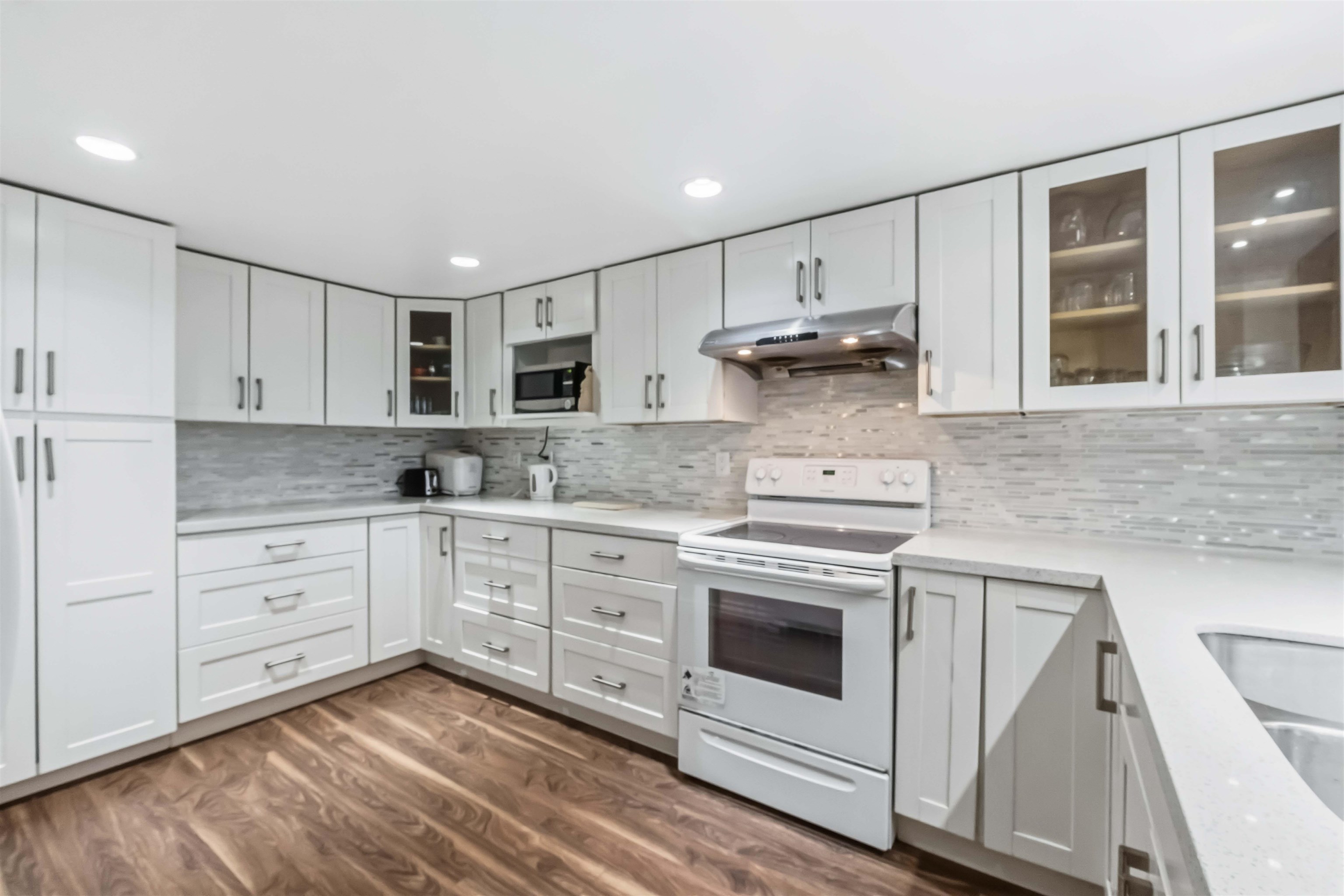 Additional image 3 of 701-14881 103a Avenue, Surrey, BC, V3R 0M5