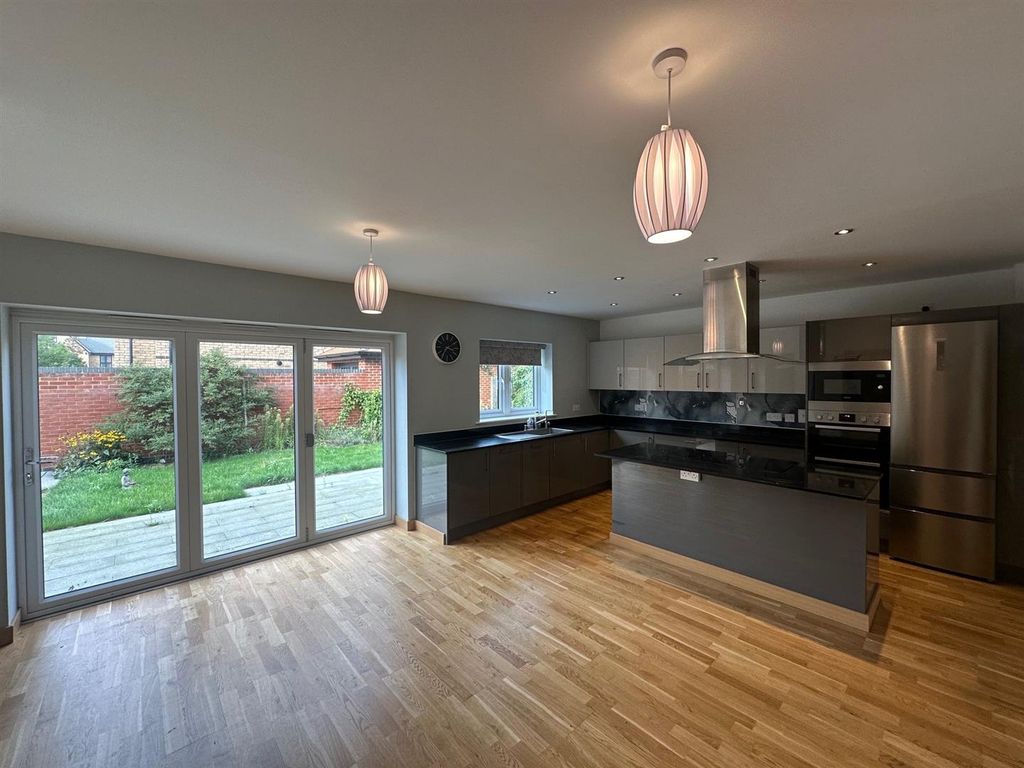 Additional image 3 of 5 bed detached house to rentMemorial Way, Off Thorpe Road, Peterborough PE3