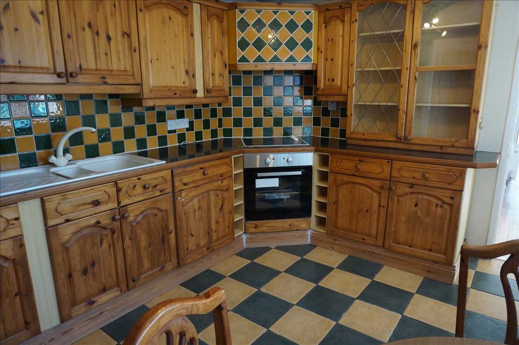 2 bed detached bungalow to rentHazelton, Porthyrhyd, Carmarthen SA32 photo 2